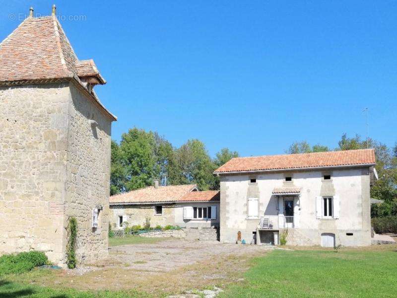 Maison à MONVIEL