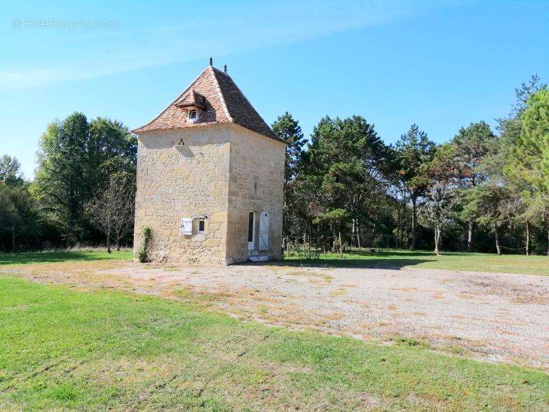 Maison à MONVIEL