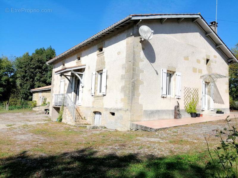 Maison à MONVIEL