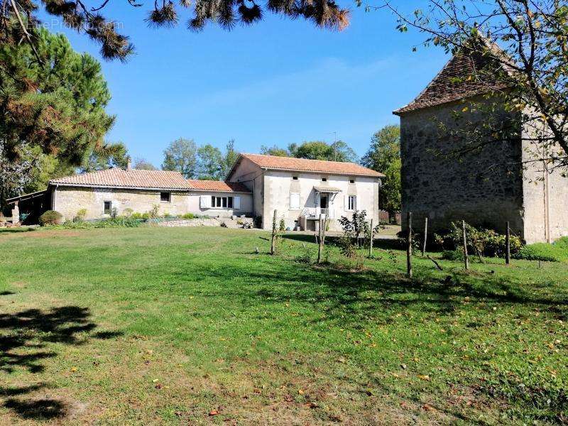 Maison à MONVIEL