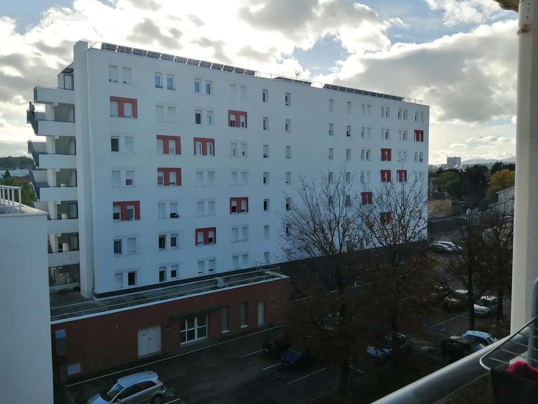 Appartement à PIERRE-BENITE