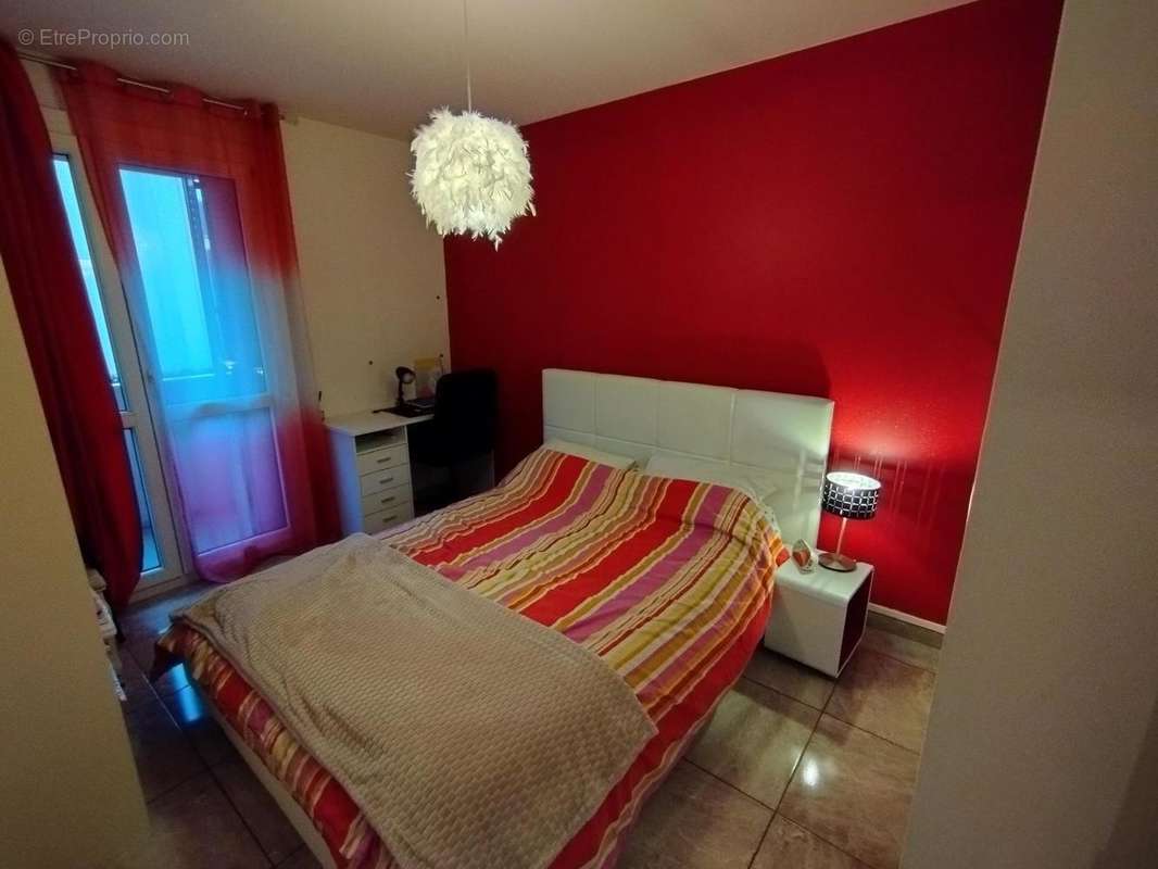   - Appartement à GRENOBLE