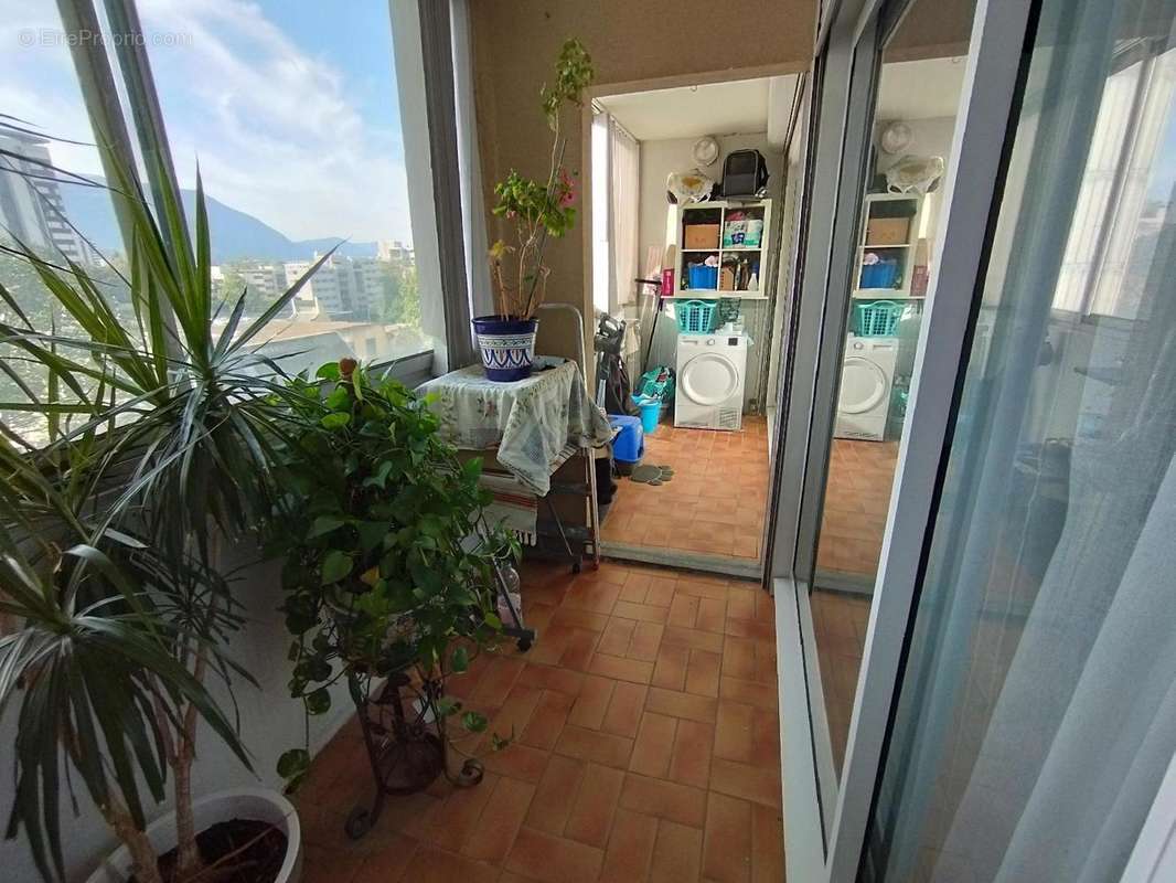   - Appartement à GRENOBLE