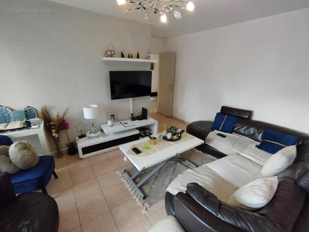   - Appartement à GRENOBLE