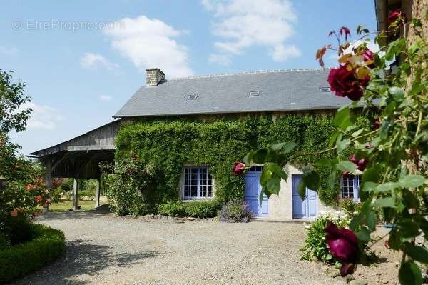 Maison à TINTENIAC