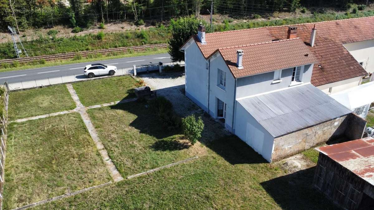 Maison à SAINT-ASTIER