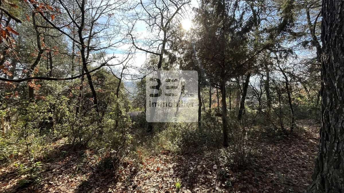 Terrain à LAUDUN-L&#039;ARDOISE