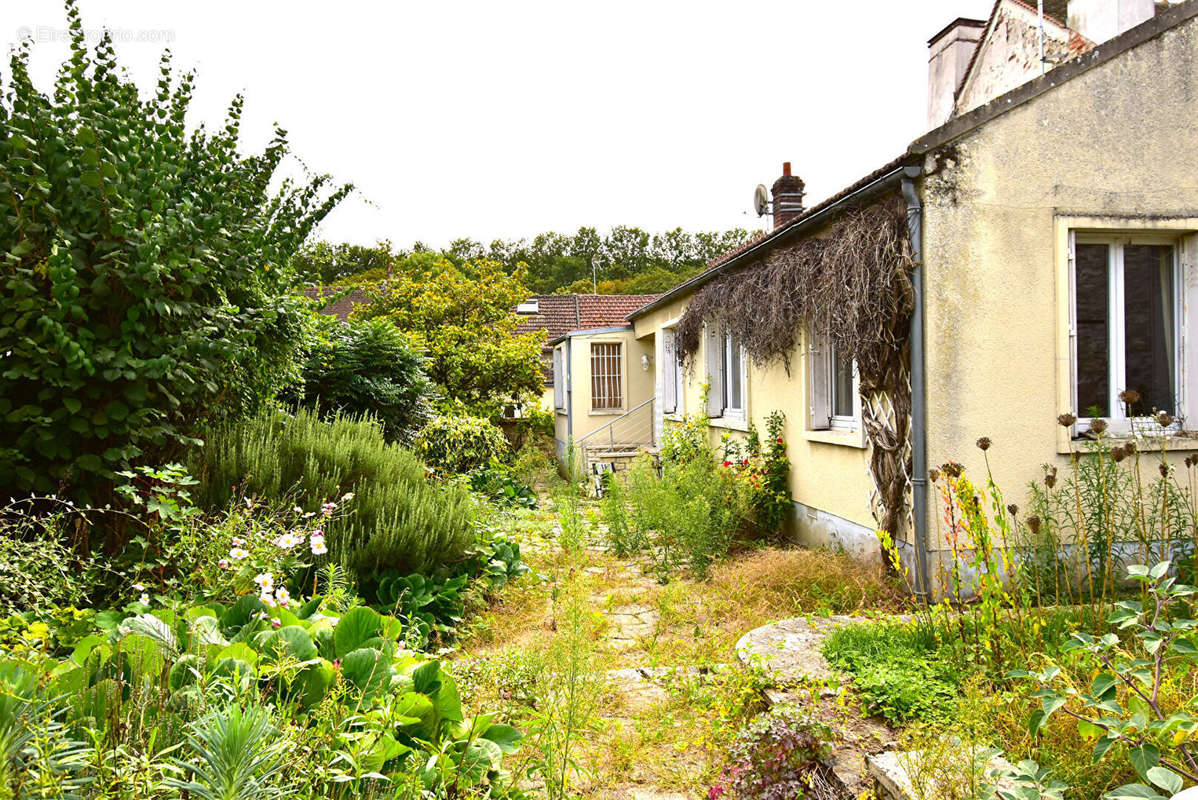 Maison à MONT-L&#039;EVEQUE