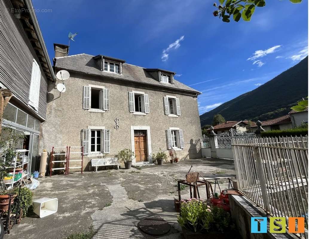 Maison à FRONSAC