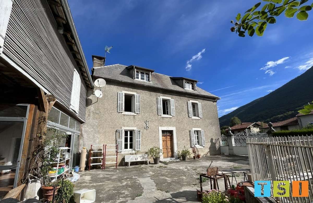 Maison à FRONSAC