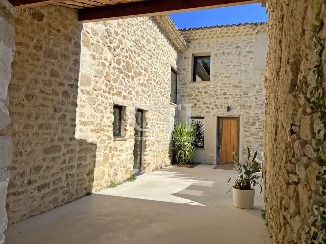 Maison à VAISON-LA-ROMAINE