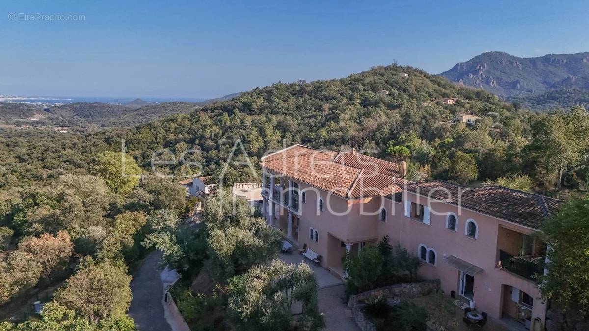 Maison à LES ADRETS-DE-L&#039;ESTEREL