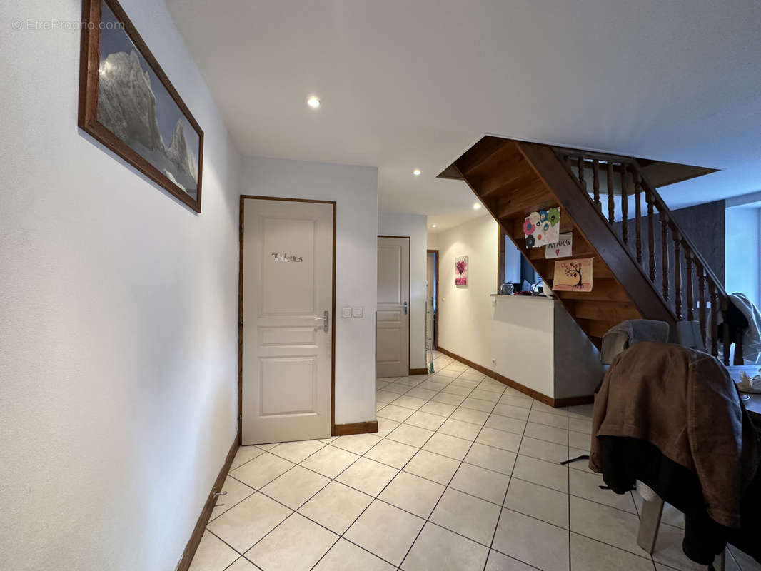 Appartement à SAINT-ETIENNE-DE-CUINES