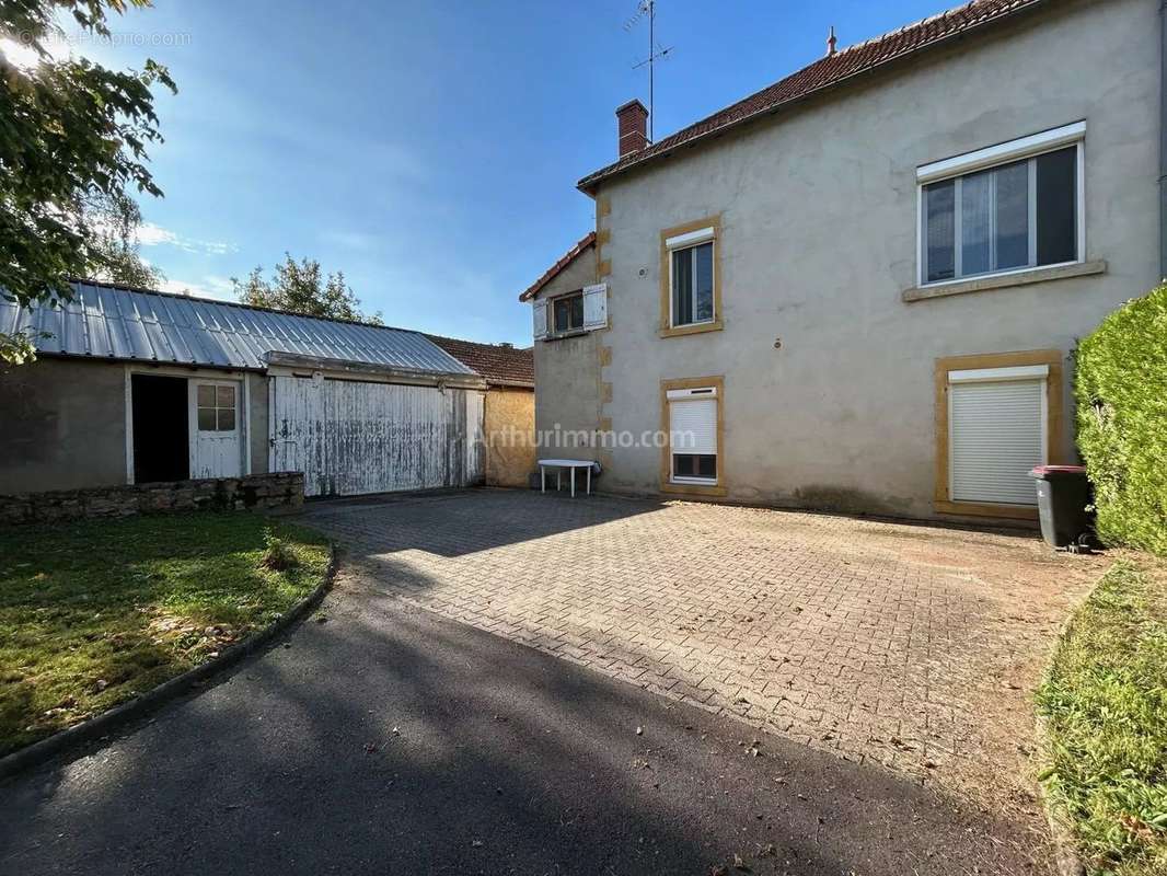 Maison à SAINT-DENIS-DE-CABANNE