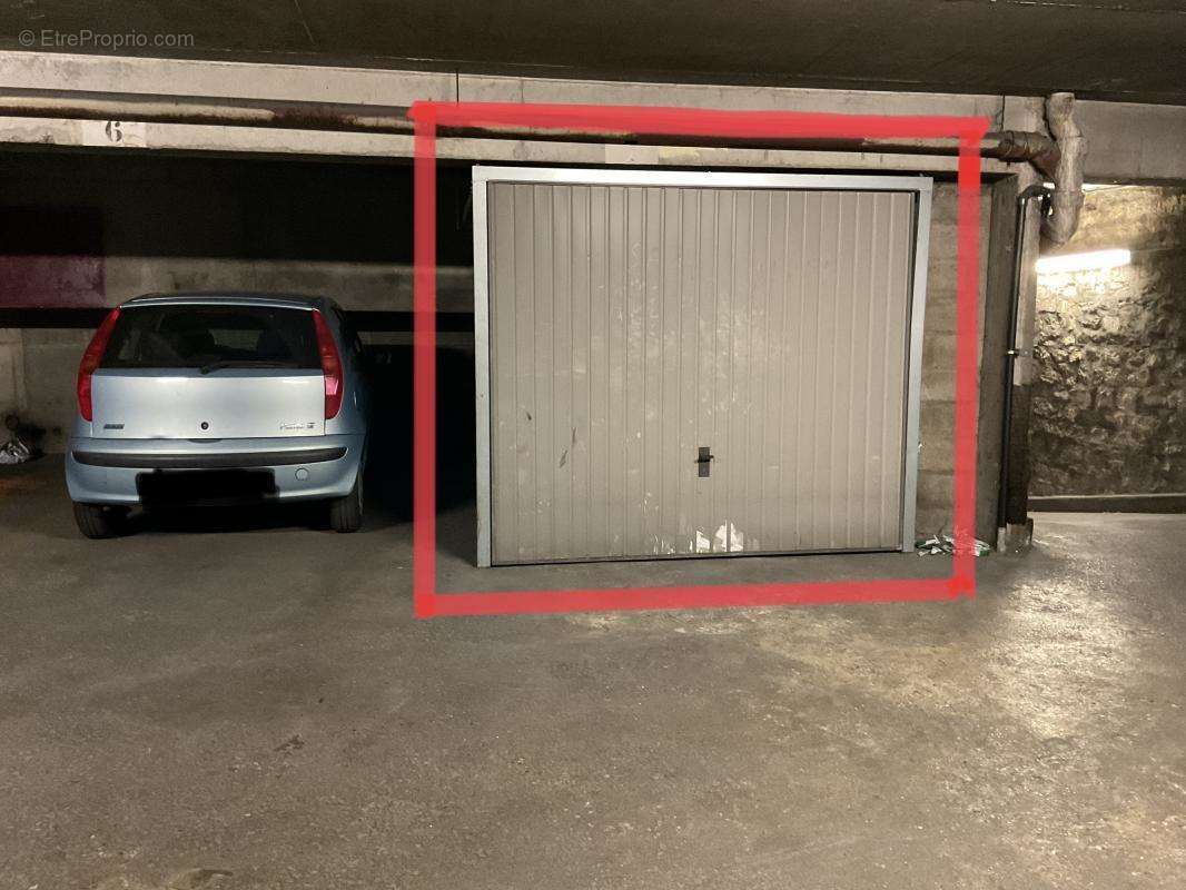 Parking à PARIS-18E