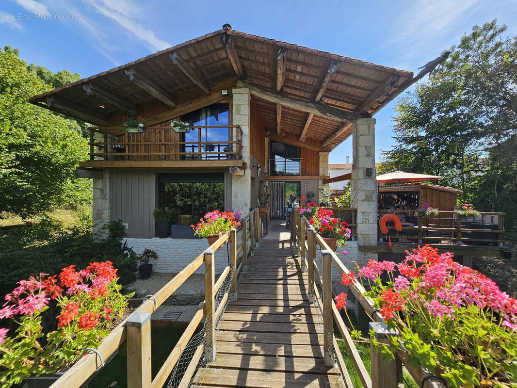 Maison à LE VANNEAU-IRLEAU