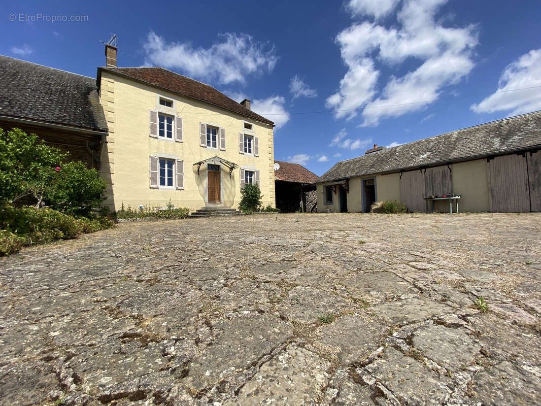 Maison à AVALLON