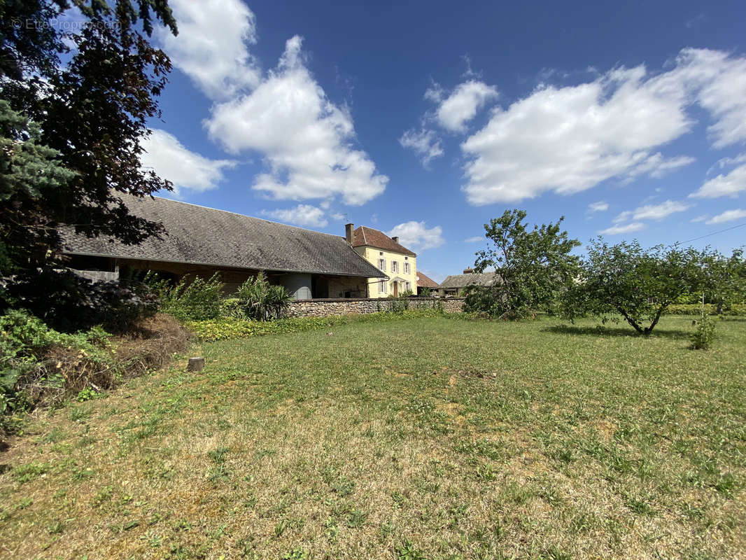 Maison à AVALLON