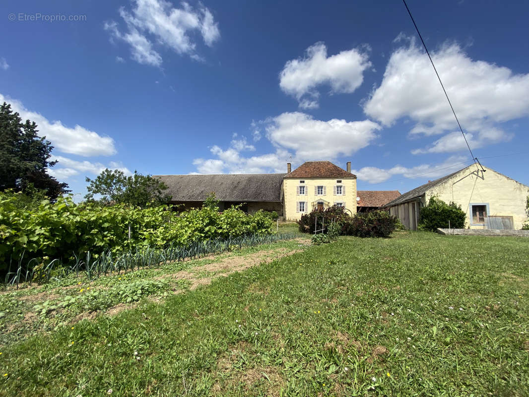 Maison à AVALLON