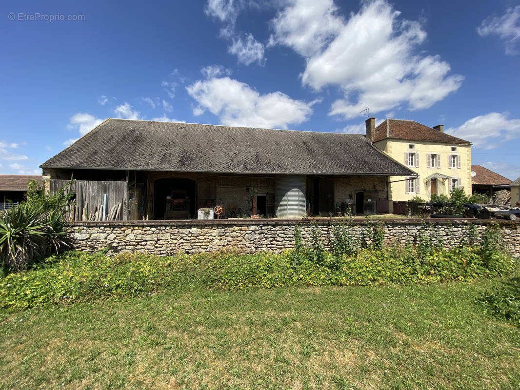 Maison à AVALLON