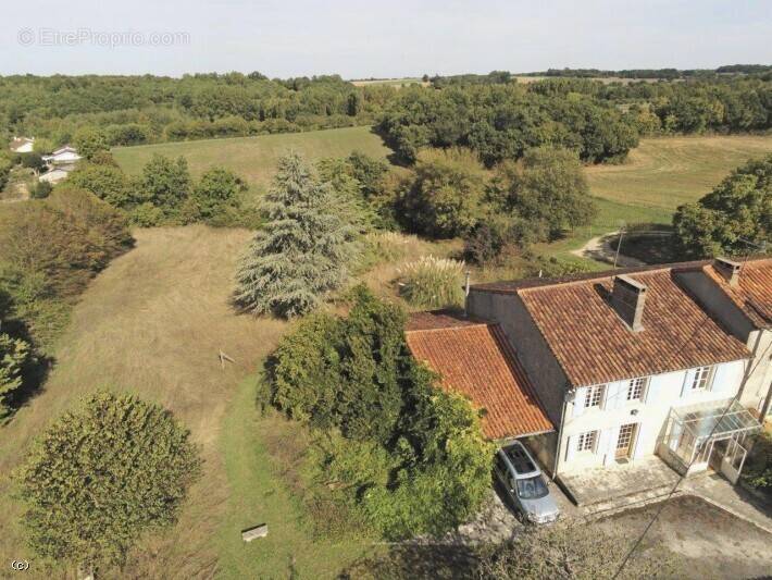 Maison à VERTEUIL-SUR-CHARENTE