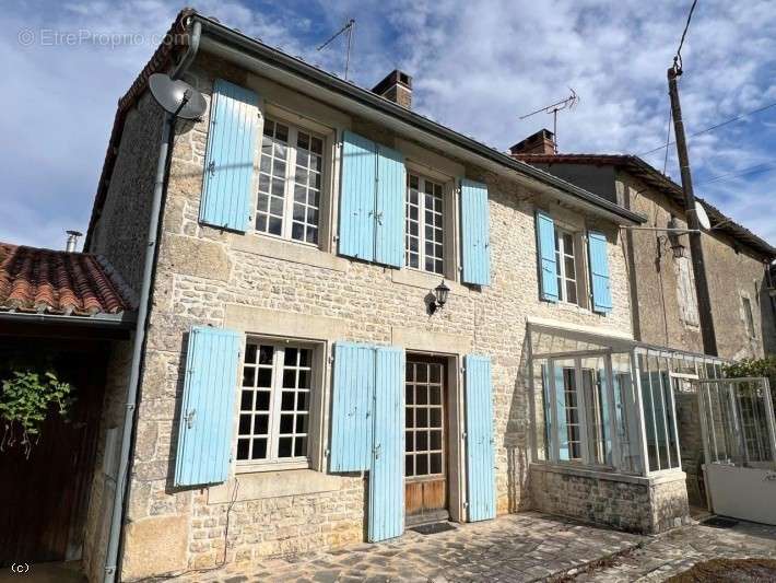 Maison à VERTEUIL-SUR-CHARENTE