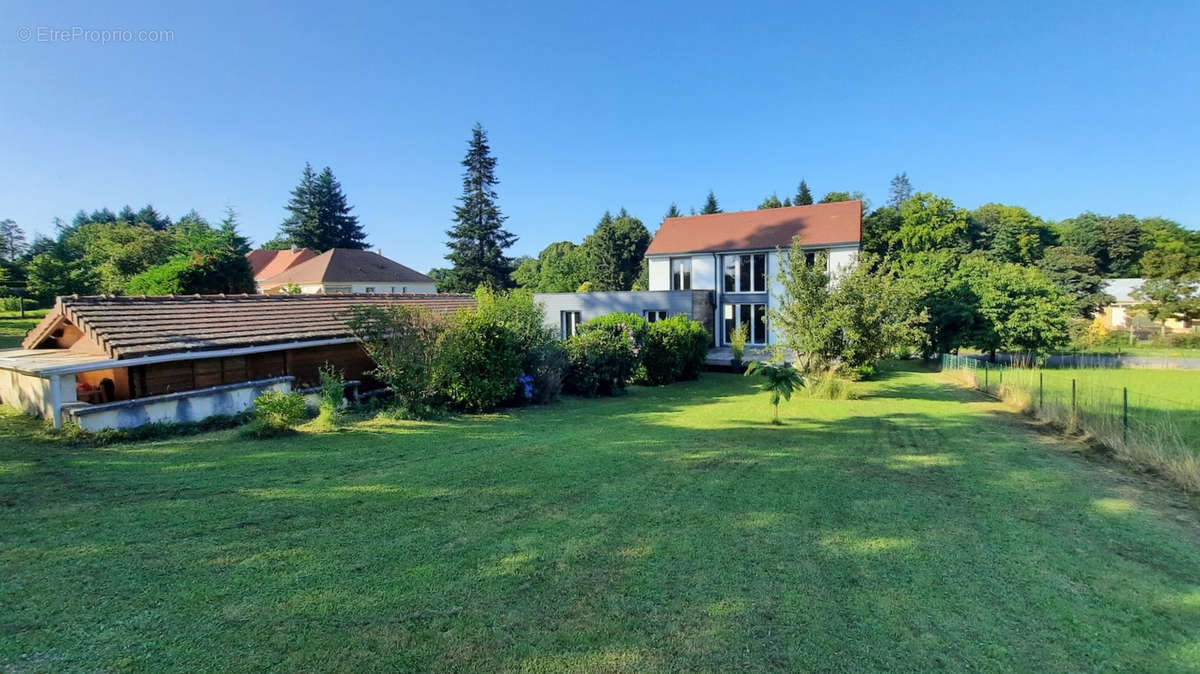 Maison à SAINT-YRIEIX-LA-PERCHE