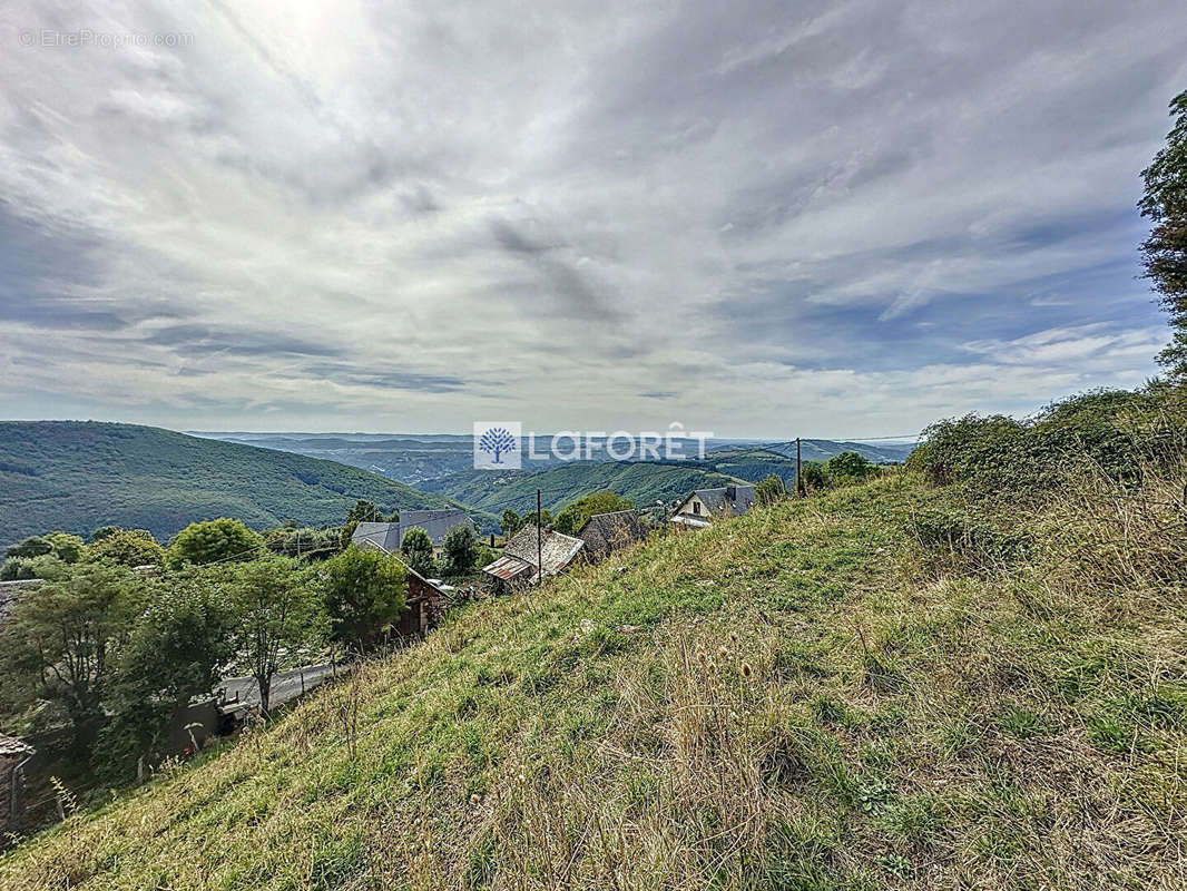 Terrain à SAINT-GENIEZ-D&#039;OLT