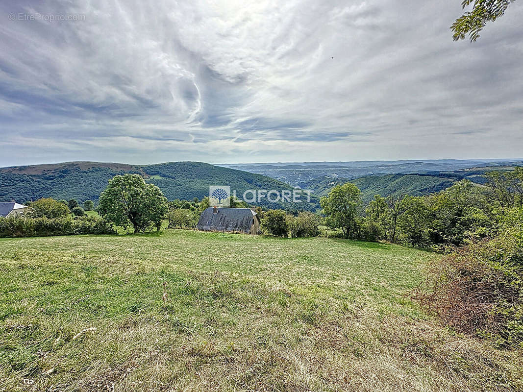 Terrain à SAINT-GENIEZ-D&#039;OLT