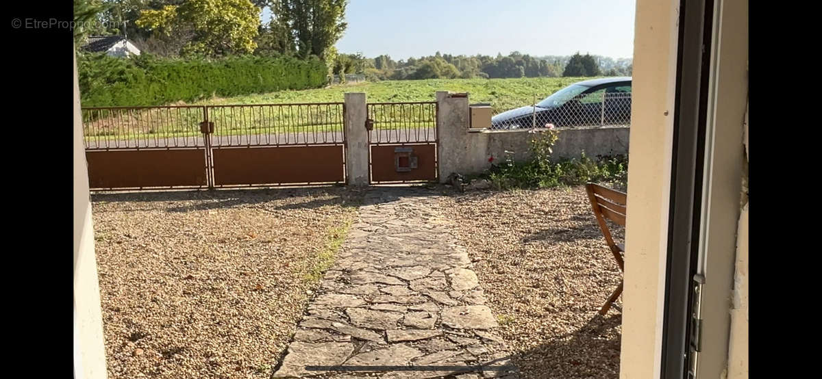 Maison à CHARETTE-VARENNES