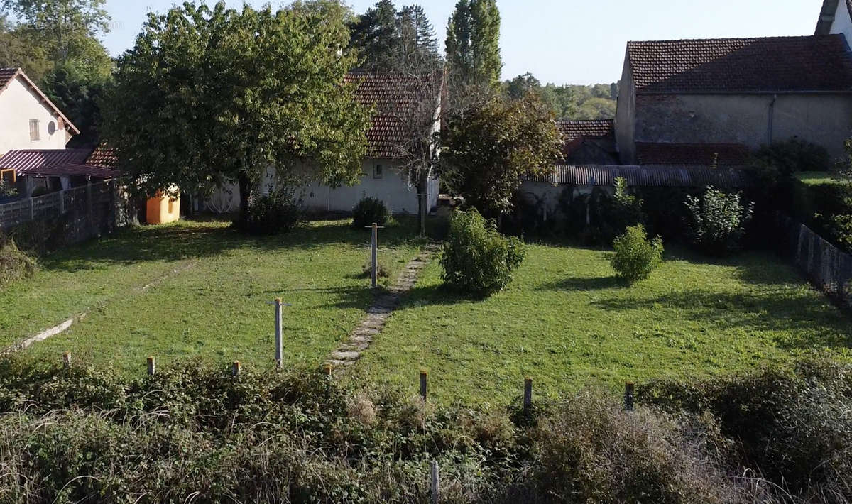 Maison à CHARETTE-VARENNES