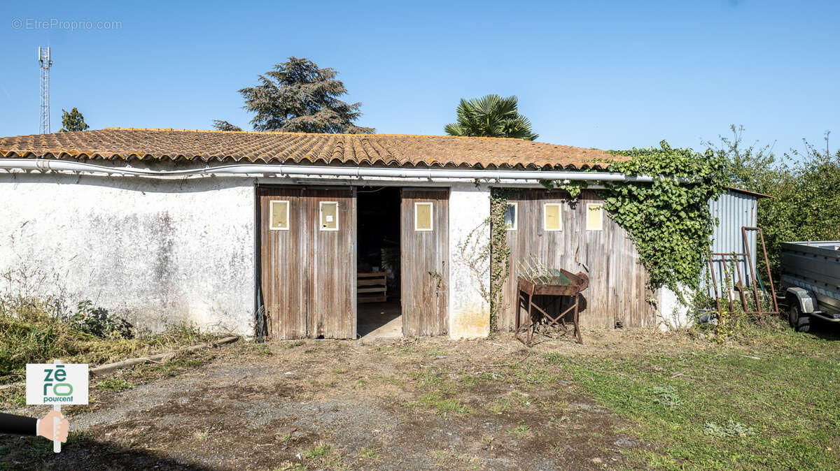 Maison à LES MAGNILS-REIGNIERS