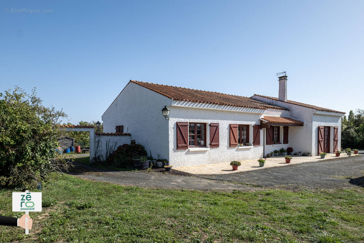 Maison à LES MAGNILS-REIGNIERS