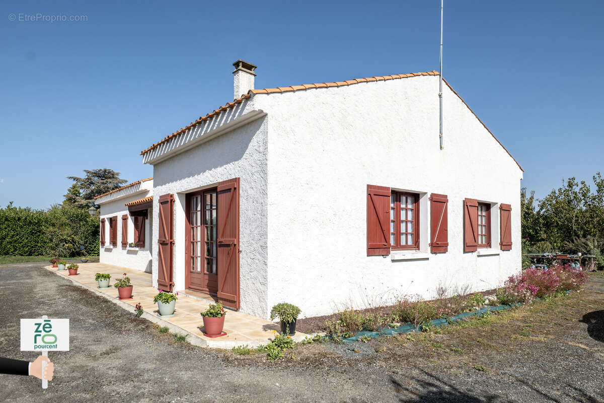 Maison à LES MAGNILS-REIGNIERS