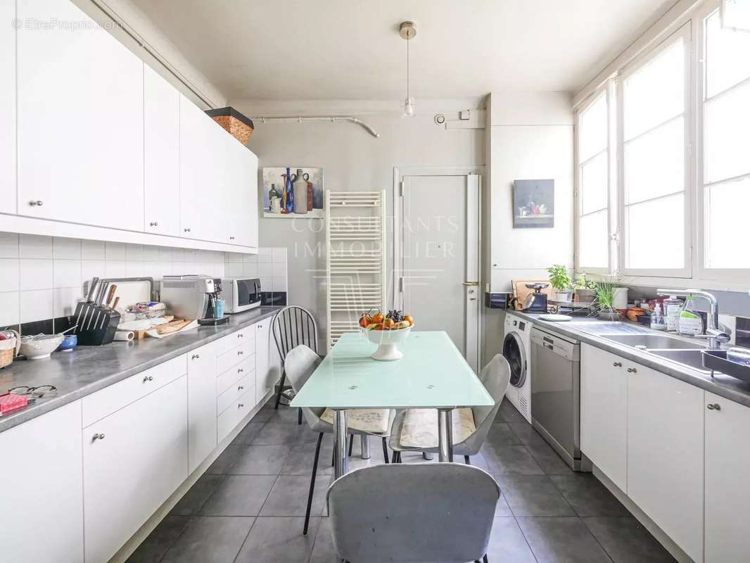 Appartement à PARIS-17E