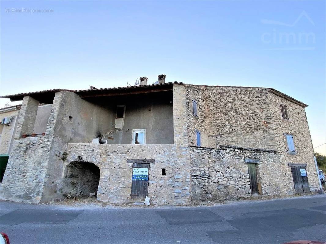 Maison à CHATEAUNEUF-VAL-SAINT-DONAT