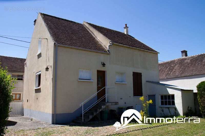 Maison à SAINT-PIERRE-LES-NEMOURS