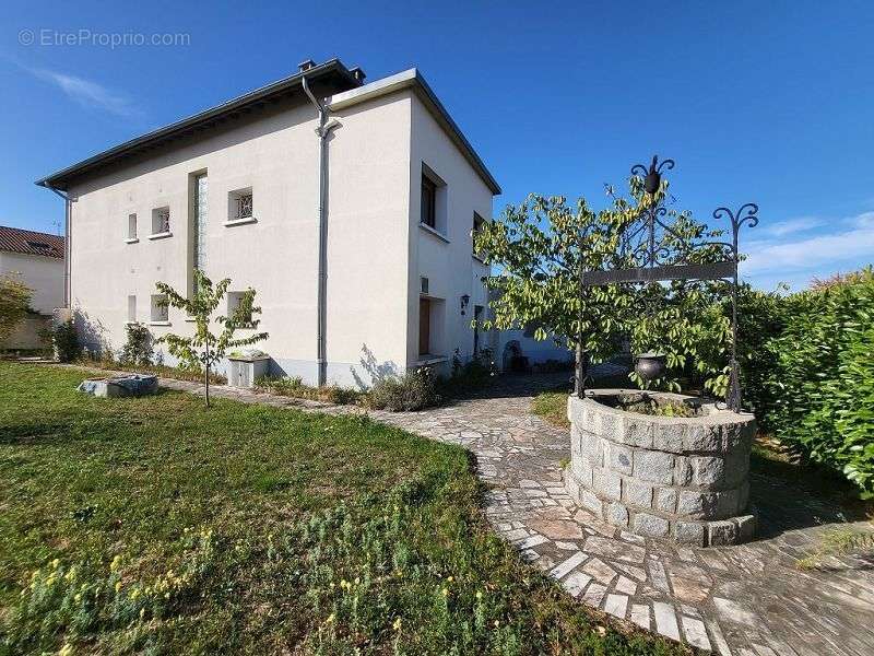 Maison à MONTROND-LES-BAINS