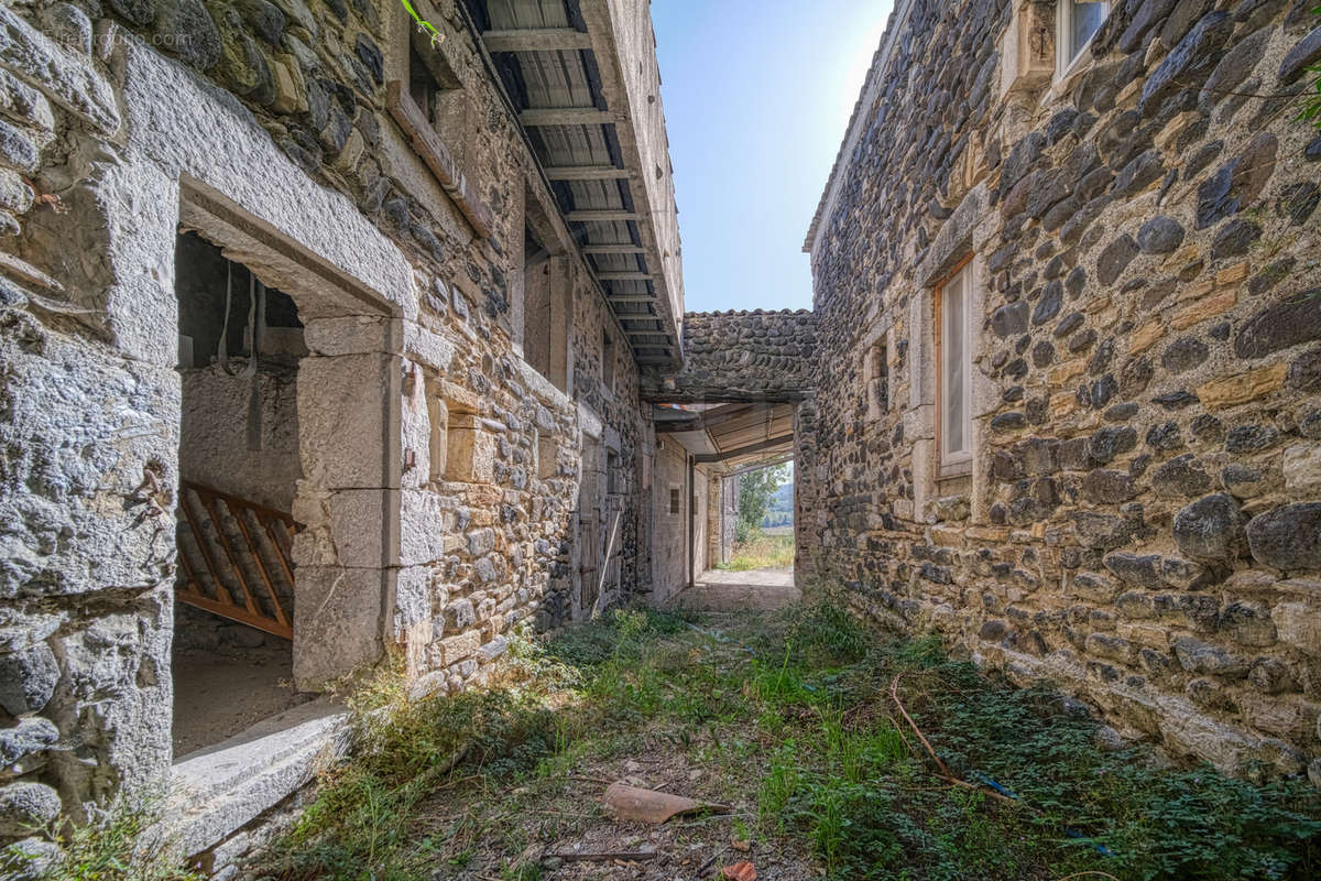 Maison à SAINT-LAGER-BRESSAC