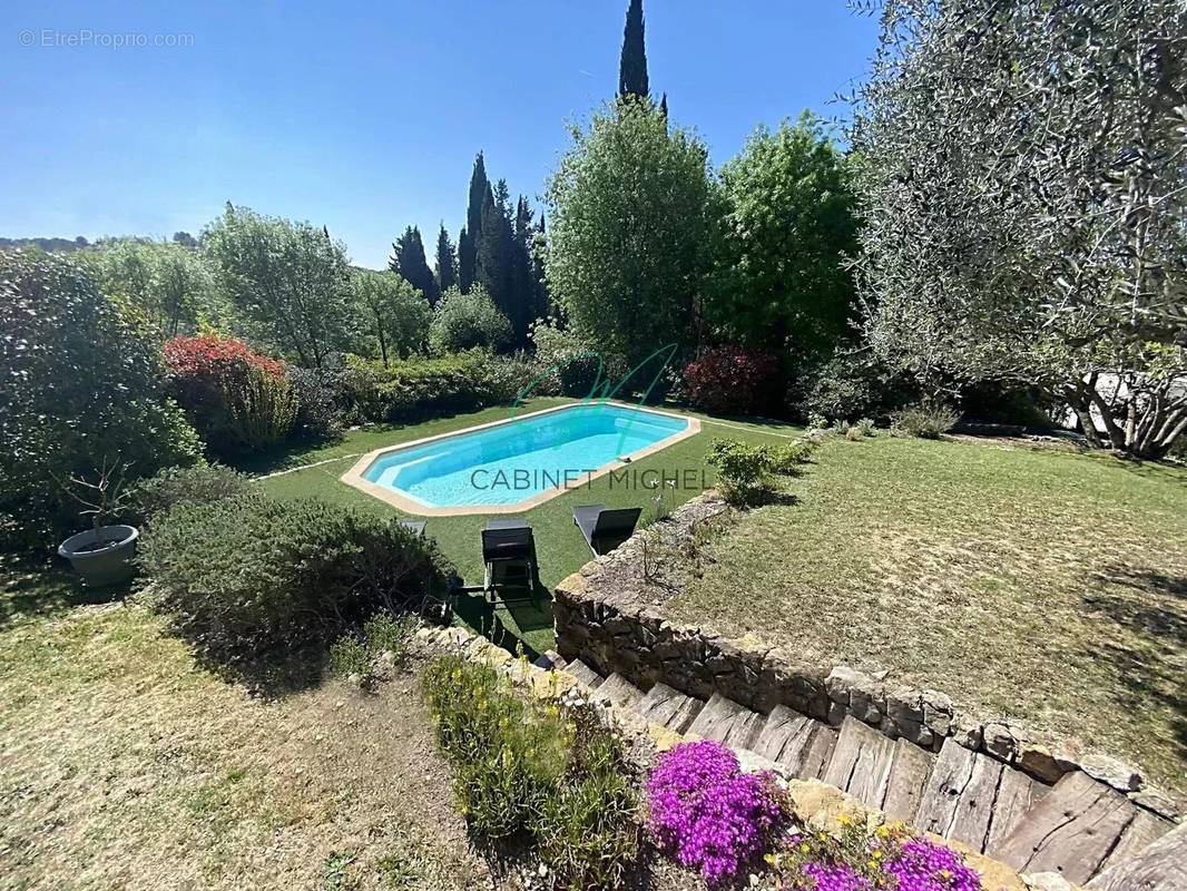 Maison à CHATEAUNEUF-GRASSE