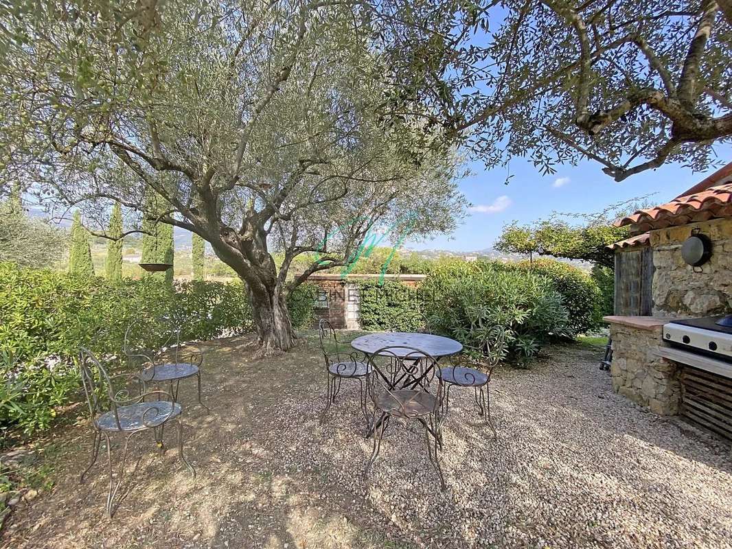 Maison à CHATEAUNEUF-GRASSE