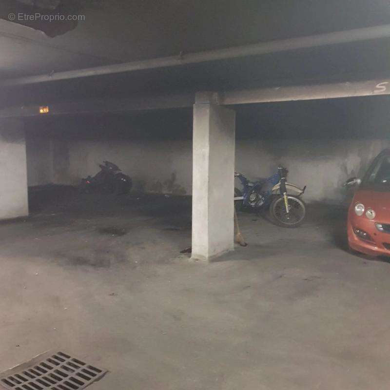 Parking à MARSEILLE-10E