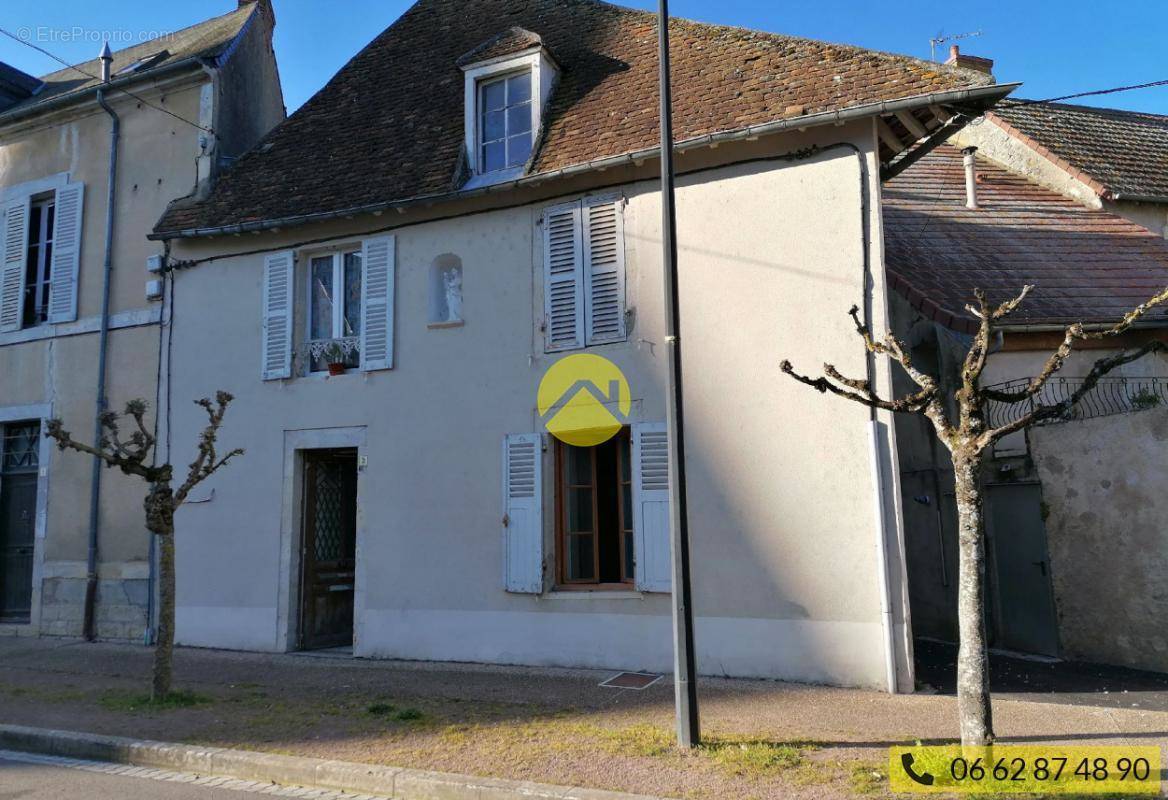 Maison à SAINT-PIERRE-LE-MOUTIER