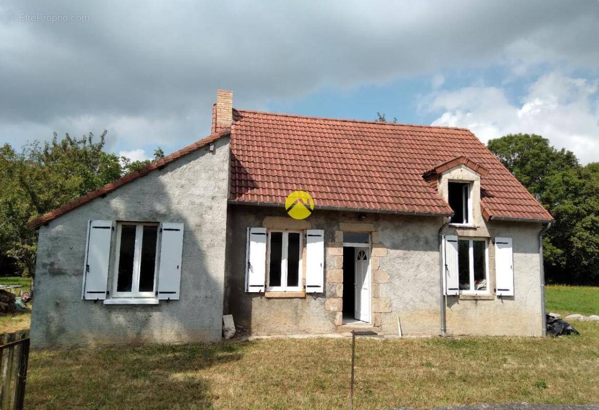 Maison à SAINT-DENIS-DE-JOUHET