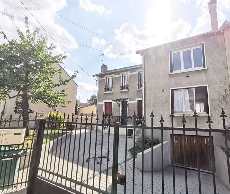 Appartement à SARTROUVILLE