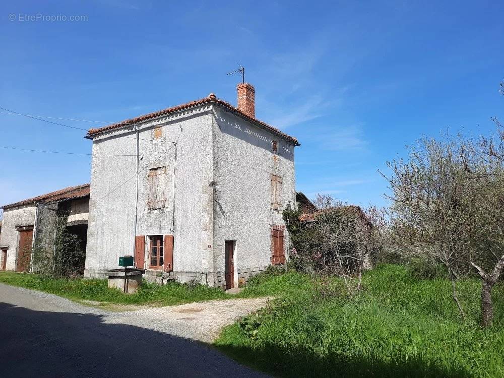 Appartement à CELLEFROUIN