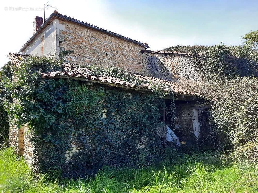 Appartement à CELLEFROUIN