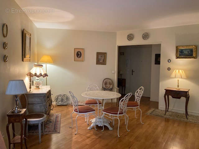 Appartement à PARIS-16E