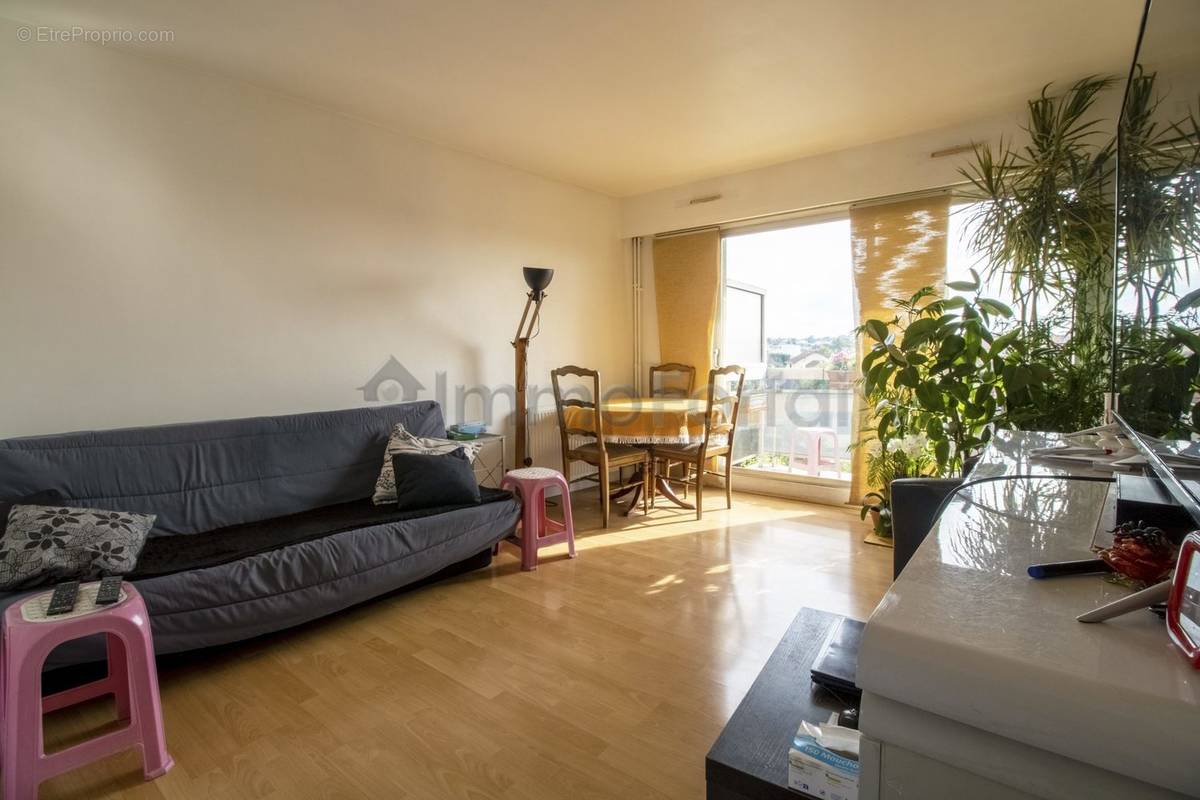 Appartement à LES PAVILLONS-SOUS-BOIS