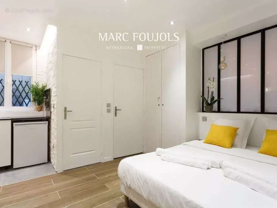 Appartement à PARIS-7E